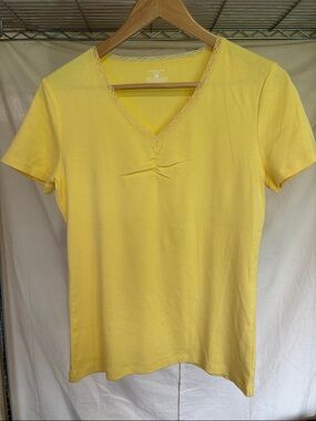 Jones New York Soft Yellow V-Neck Tee with Lace Trim